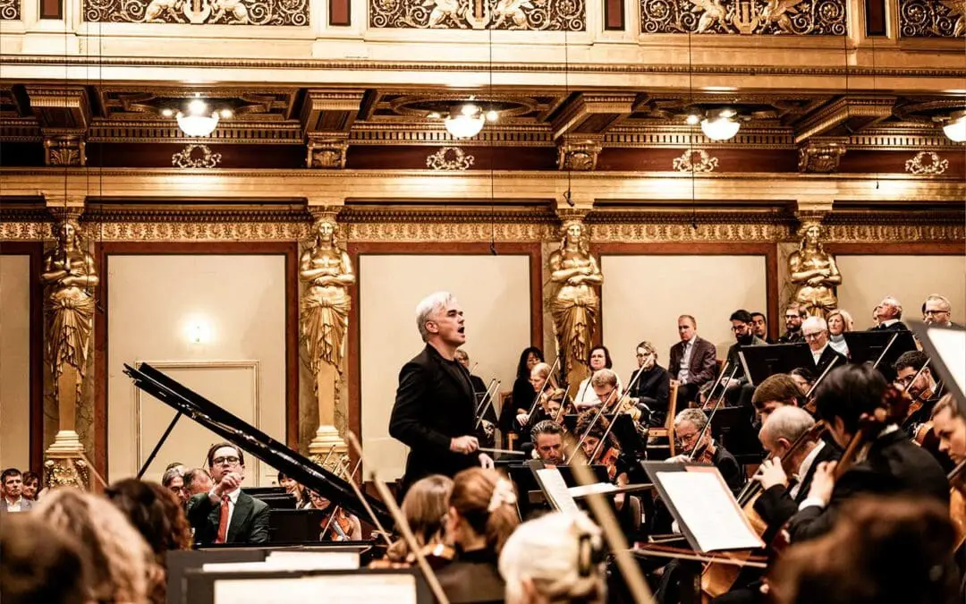 London Philharmonic Orchestra und Vikingur Olafsson unter der Leitung von Edward Gardner